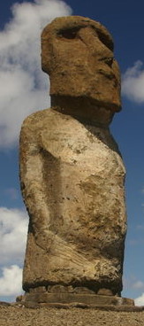 Foto einer Steinfigur von der Osterinsel