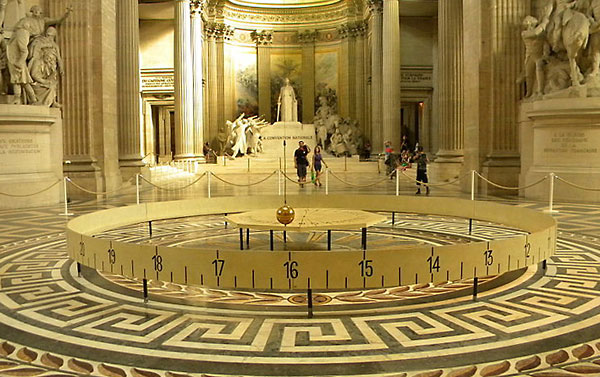 Foto des Foucaultschen Pendels im Pantheon, Paris