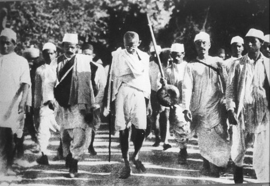 Mahatma Gandhi auf dem Salzmarsch 1930